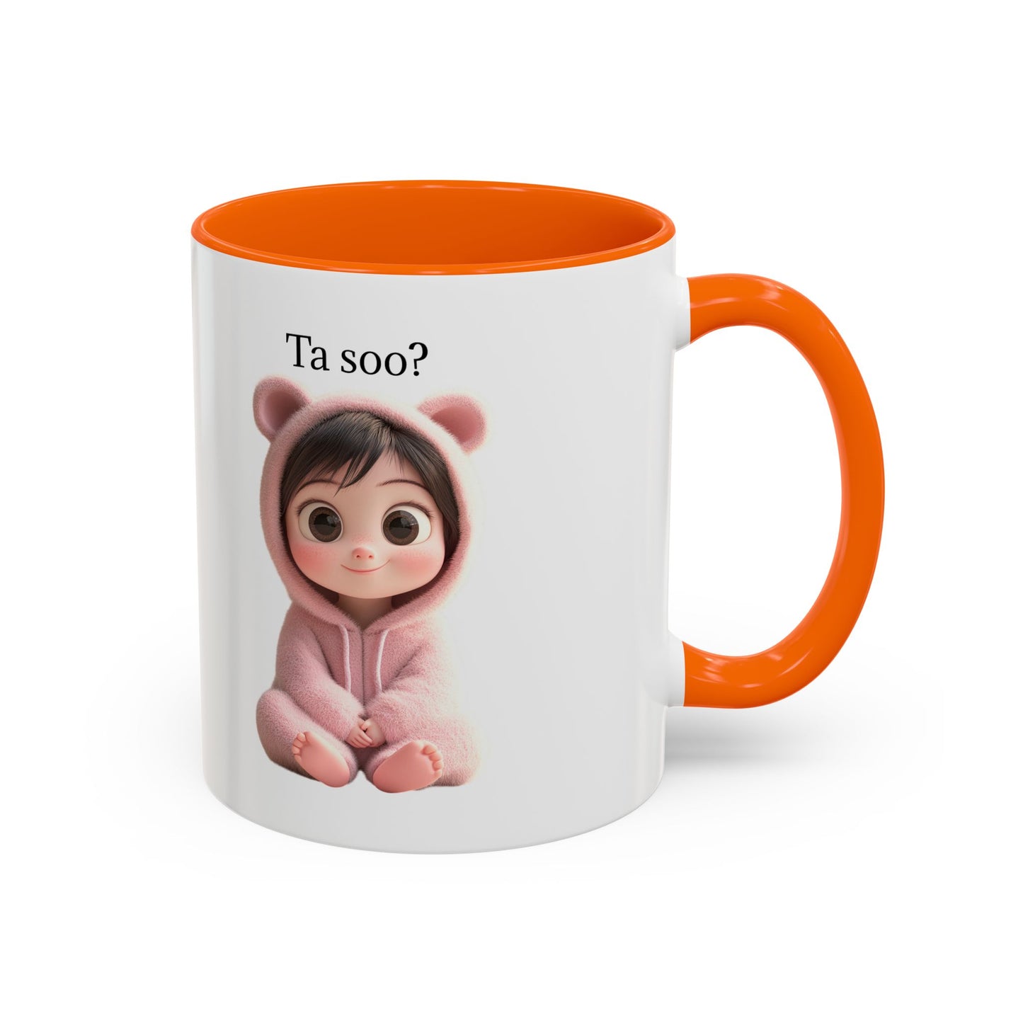 🧸 Roztomilý hrnek s dítětem v medvědím overalu – Sladký start každého dne