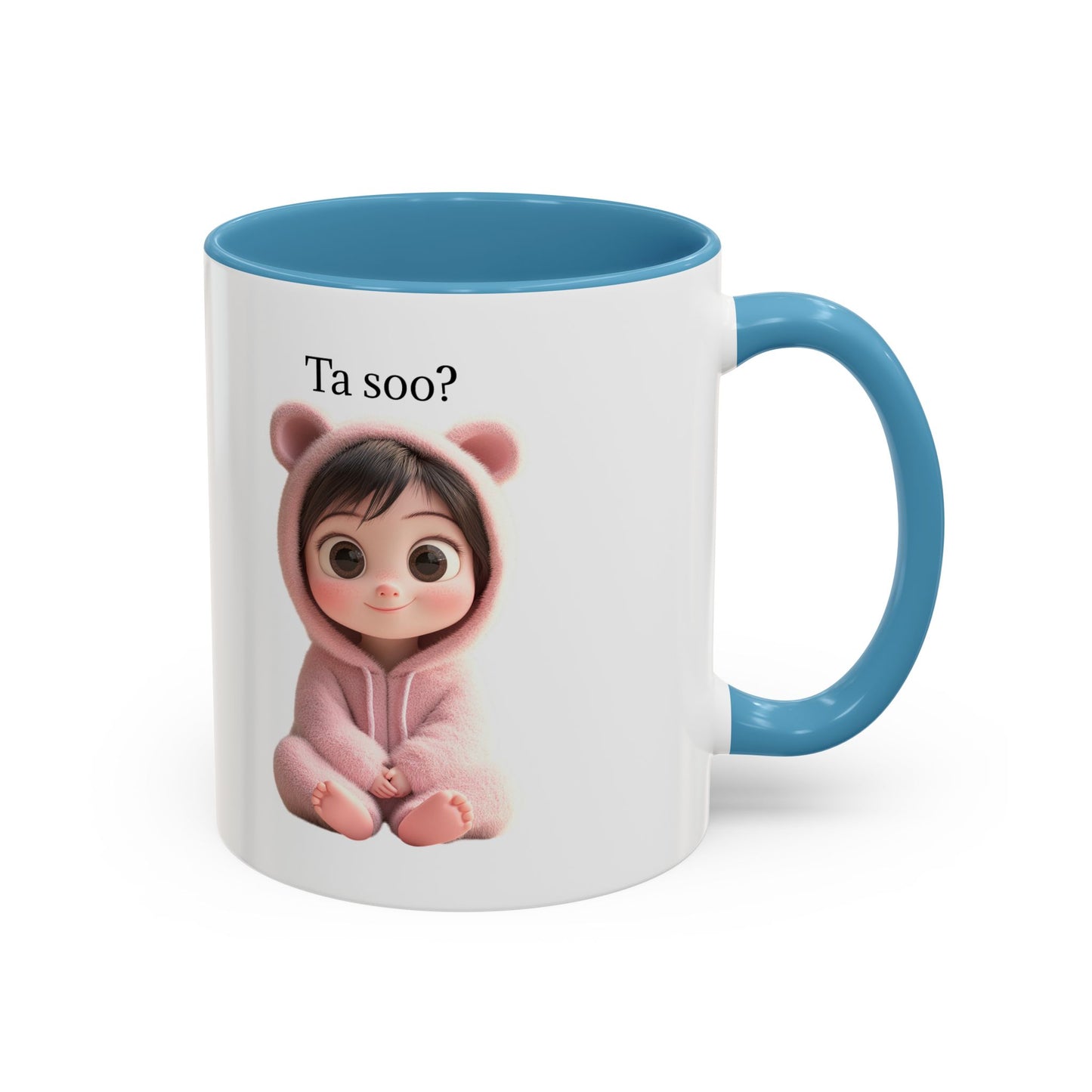 🧸 Roztomilý hrnek s dítětem v medvědím overalu – Sladký start každého dne