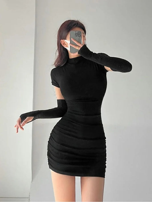 👗 Elegantní černé mini šaty s rukávy